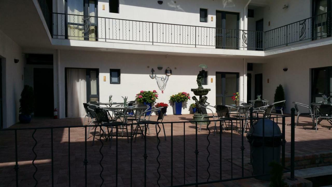 Sunny Border (Adults Only) Hotel Vama Veche Bagian luar foto